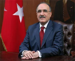 Bakan medya temsilcileriyle görüşüyor