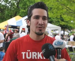 Barış Manço'nun oğlu MHP'ye kızdı