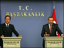 Cameron'ın ziyareti İngiltere basınında
