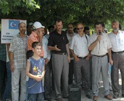 Çin katliamına protestolar devam ediyor