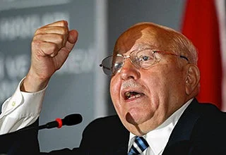 Erbakan yeni bir kongre çağrısında bulundu