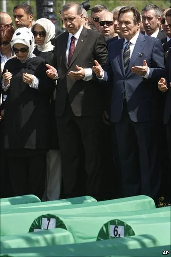 Erdoğan ailesi, Srebrenitsa'da duygulu anlar yaşadı