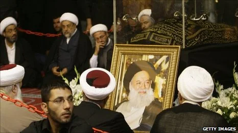 Fadlallah'ın cenazesine yüzbinler katıldı