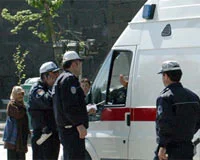 Hasta almaya giden ambulansa el koyuldu