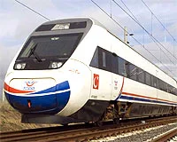 Hızlı tren engele takıldı