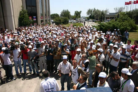 Kadıköy Belediyesi işçileri greve başladı