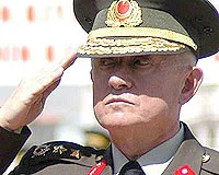 Korgeneral Nejat Bek için yakalama kararı çıktı