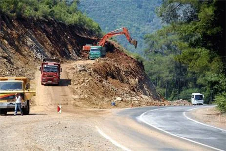 Marmaris'in simgesi ağaçlar kesilecek