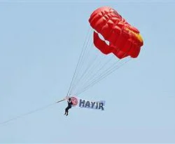 MHP hayır kampanyasında uçtu!