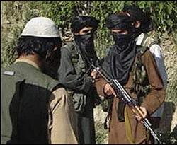 Pakistan'da Taliban'a hava saldırısı