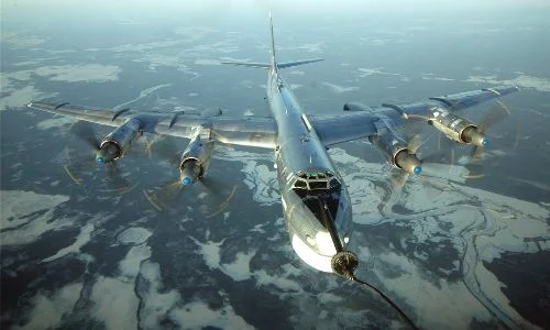 Rus nükleer bombardıman uçakları 40 saat uçarak rekor kırdı