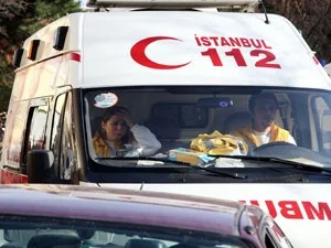 Servis minibüsüne kamyon arkadan çarptı: 20 yaralı
