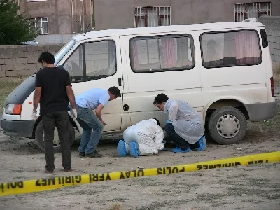 Van'da iki noktada ses bombası patladı