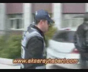 Yaz sıcağında kış kıyafeti yakalattı
