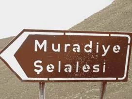 Yurdun dört bir yanı Muradiye Şelalesi'ne akıyor