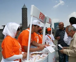 AK Parti demokrasi elçileriyle çalışacak