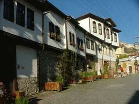Ankara'da dört tarihi ev kül oldu