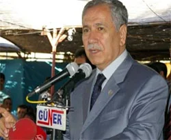 Arınç: Millet size bir yeriyle güler
