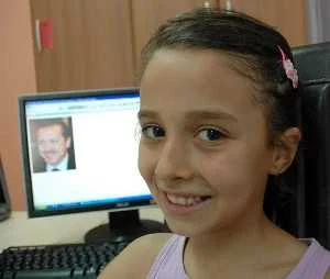 Başbakan'ı rüyasında gördü, uyandı çiçek verdi