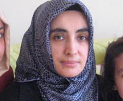 Başörtülüyüz diye eşlerimiz ordudan atıldı