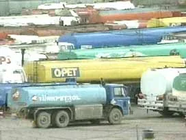 Batman'da tanker sürücüleri yol kapattı