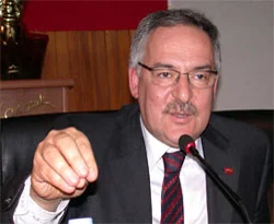Baykal'a siyaset yasağı konulmadı