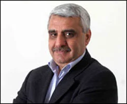 Beşinci yumruğun uçurduğu yazar kim?