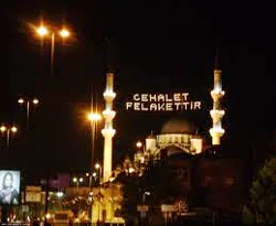 Camiler Ramazan için süsleniyor