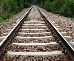 Çin'de seller vagonları raydan çıkardı
