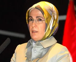 Emine Erdoğan'dan Pakistan'a 100 bin TL