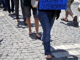 Eylemci öğretmenler gözaltına alındı