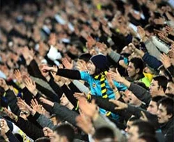 Fenerbahçeli taraftarlardan yönetime sitem
