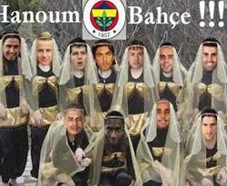 Fenerli futbolculara dansöz kıyafeti!