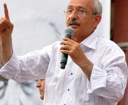 Gittiği yere göre konuşuyor: PKK'ya af!