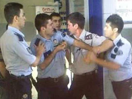 Güvenlik görevlisine polis dayağı
