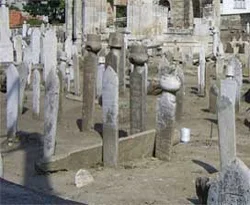 İsrail Müslüman mezarlarıyla savaşta!