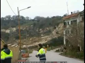 İtalya'da bir dağ kayarak toprak oldu