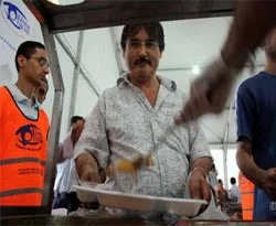 Klimalı çadırda iftar keyfi