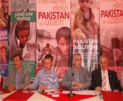 Pakistan'a 20 vagon yardım