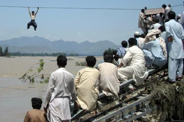 Pakistan'da 4 milyon kişi mağdur