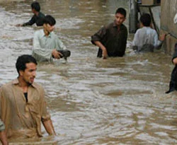 Pakistan'da sel gerçeği dudak uçuklattı