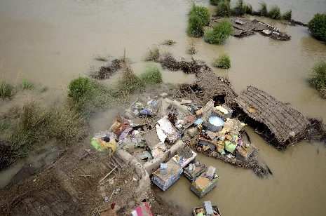 Pakistan'daki sel, tsunamiden beter