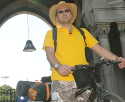 Paris'e bisikletle gidecek