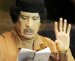 Prof. Roy: Kaddafi tiyatro yapıyor