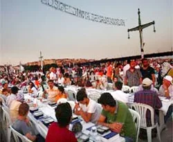 Tarihi köprü üzerinde 20 bin kişilik iftar