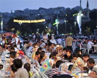 Türkiye, ilk iftarın coşkusunu yaşıyor