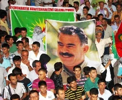 Yine BDP, yine Öcalan posterleri