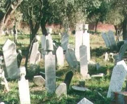 Yunanistan'da şimdi de mezarlık provokasyonu