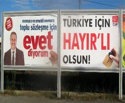 Afişler birbirini tamamladı