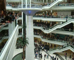 Alışveriş merkezinde AB'yi geçtik!